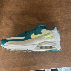 Nike Girls size 3 Air Max LTR